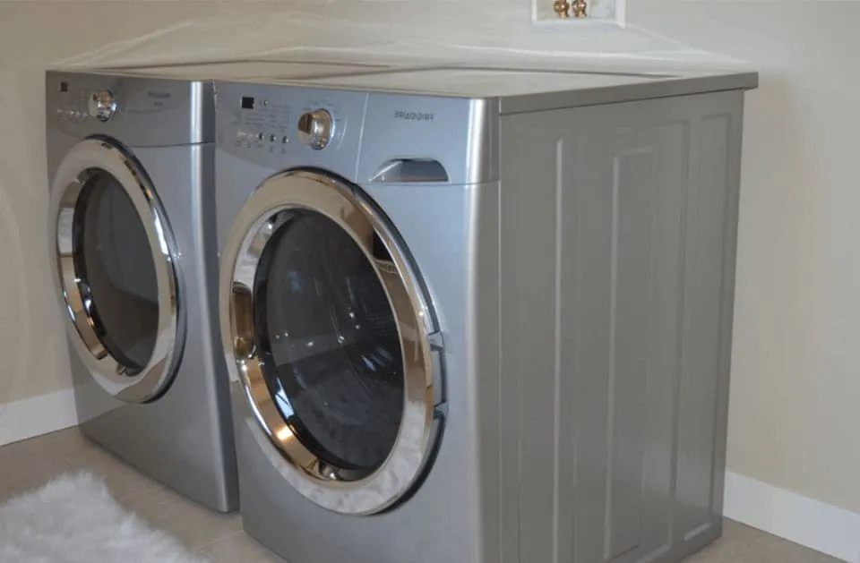 Washer and dryer pair on the showroom floor at Appliance Service and Wholesale in Orange